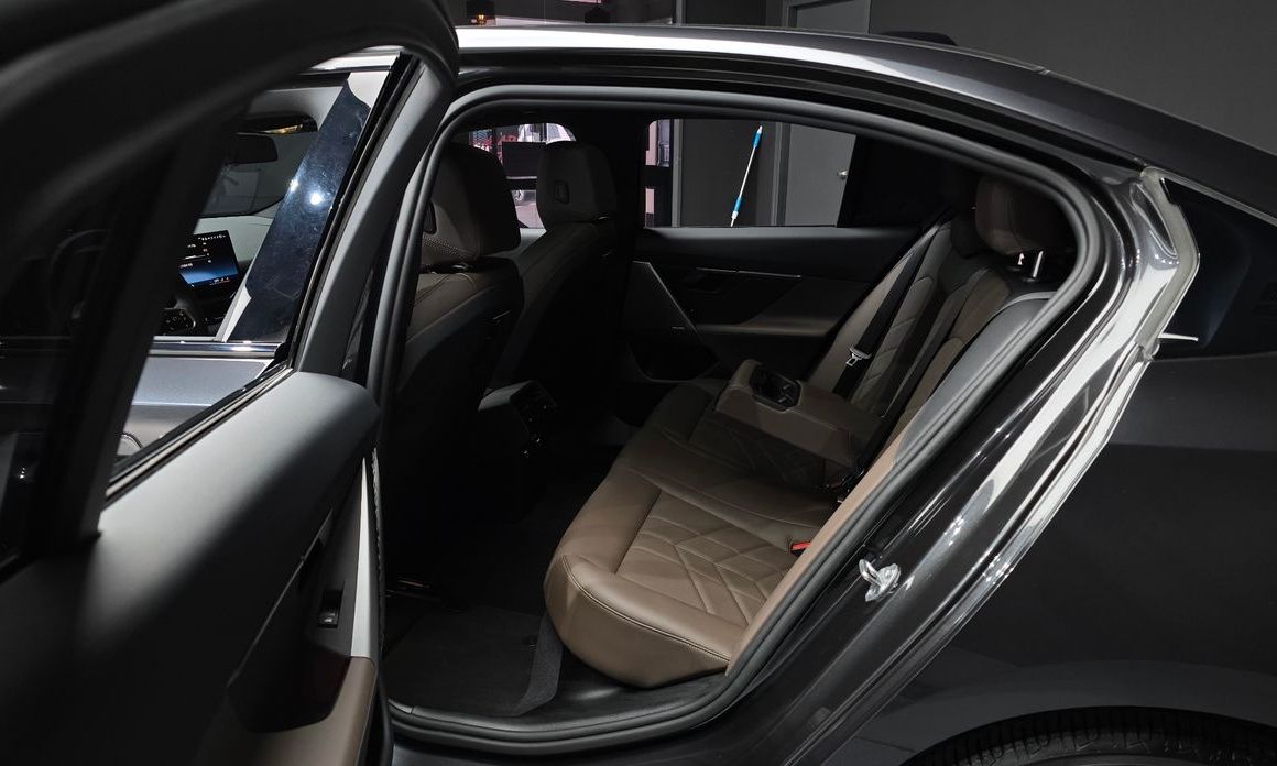 BMW 5-Series 2024