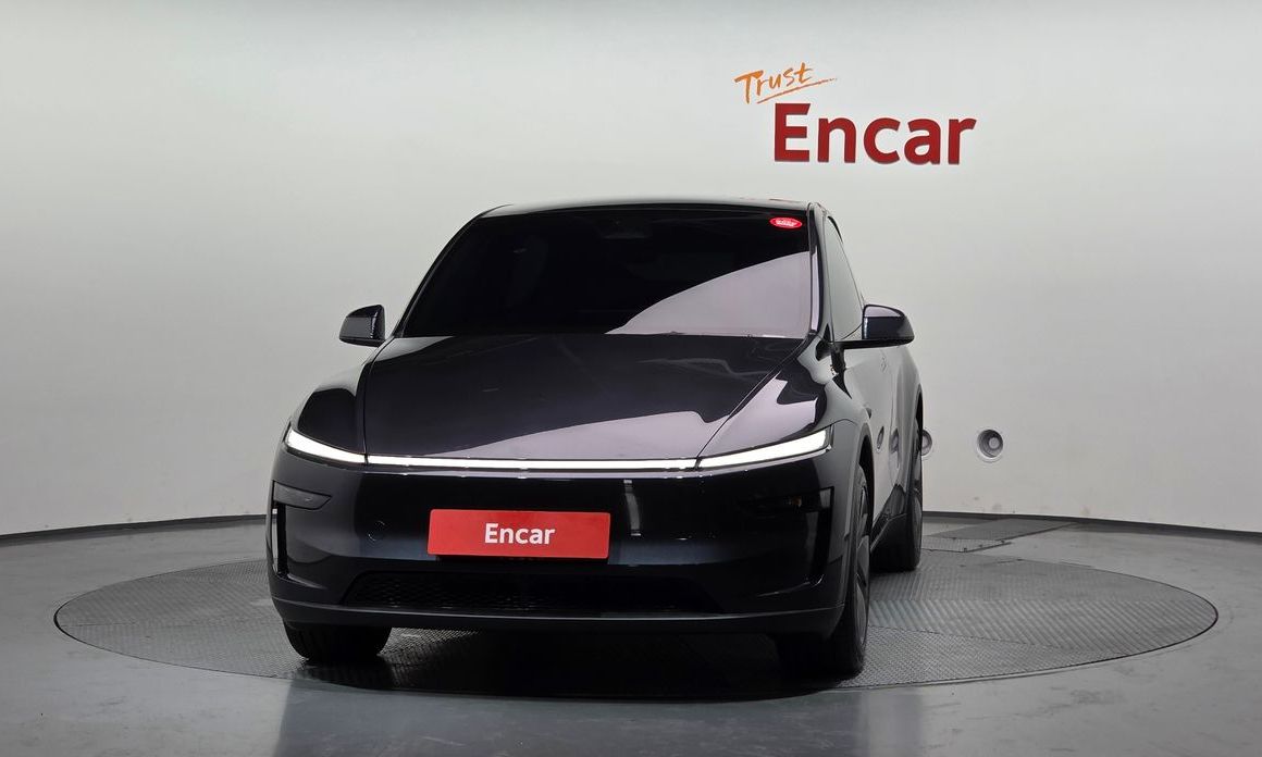 Tesla Model Y 2025