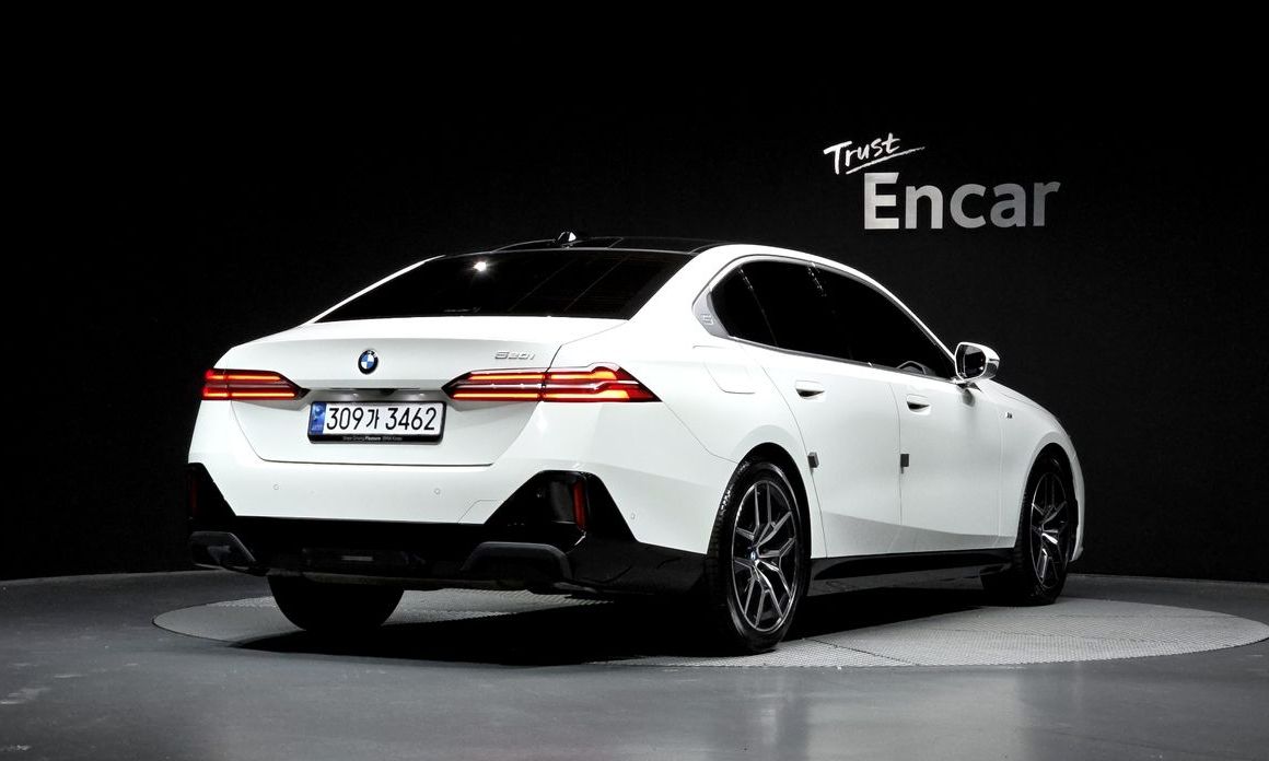 BMW 5-Series 2024