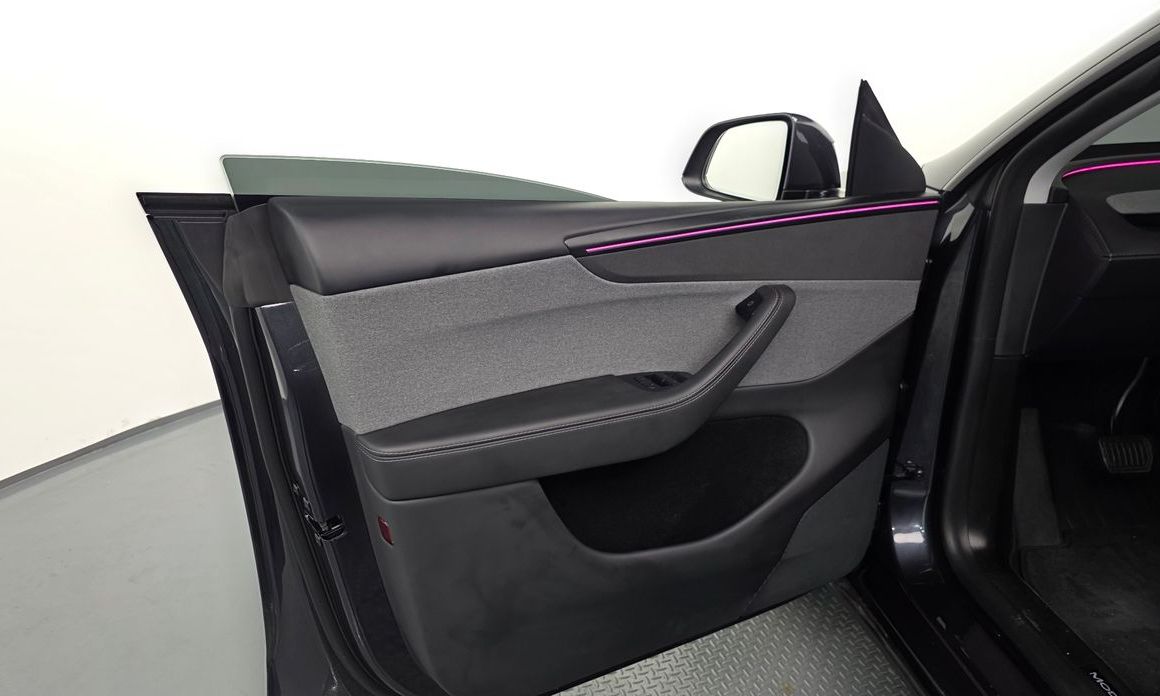 Tesla Model Y 2025