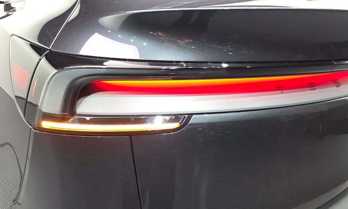 Tesla Model Y 2025