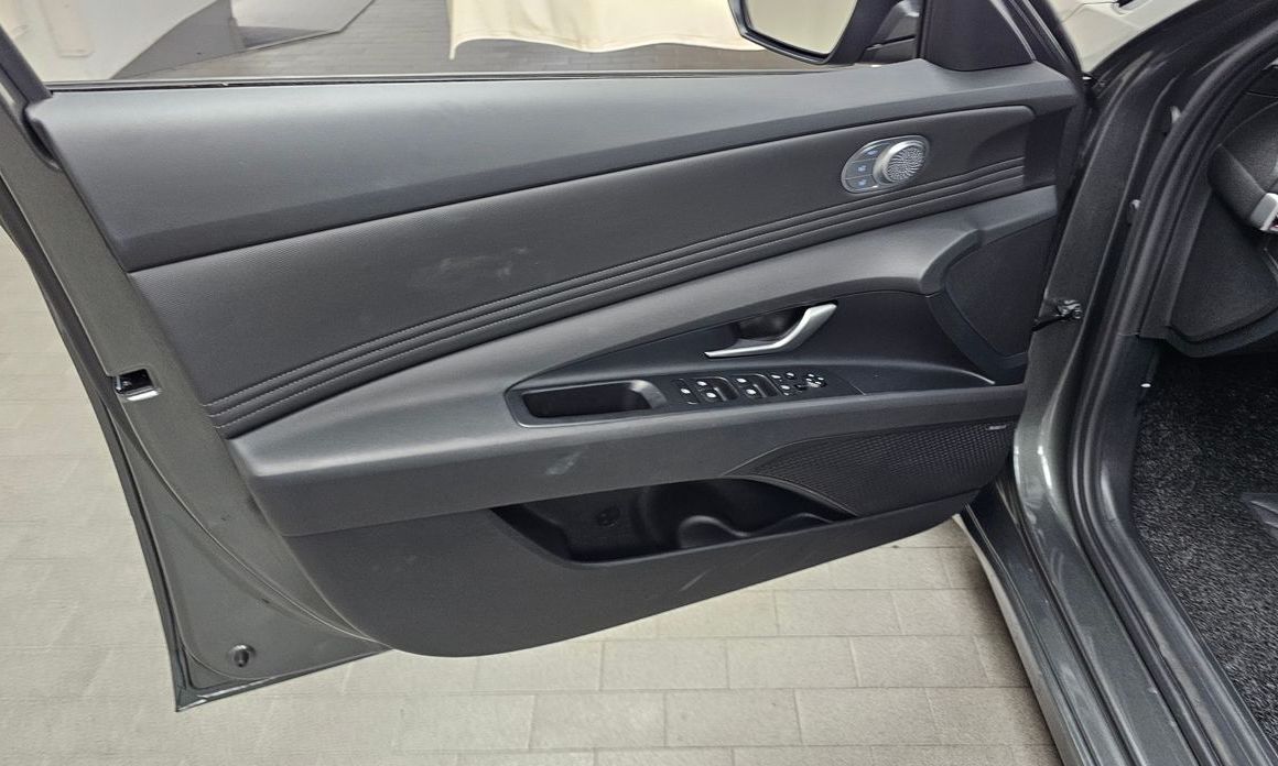 Hyundai AVANTE 2025