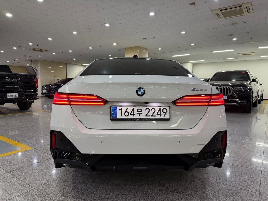 BMW 5-Series 2024