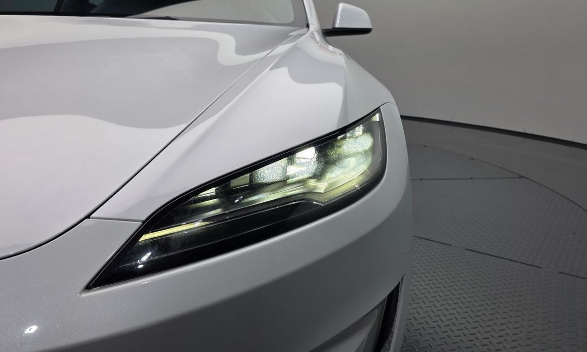 Tesla Model 3 2024