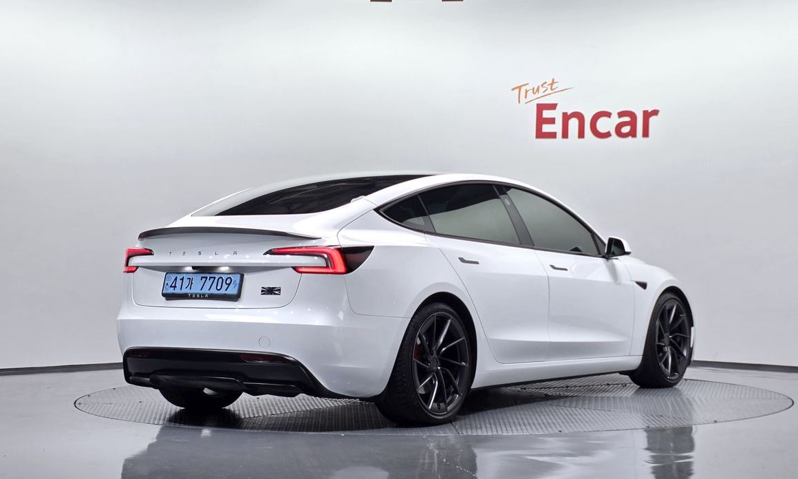 Tesla Model 3 2024