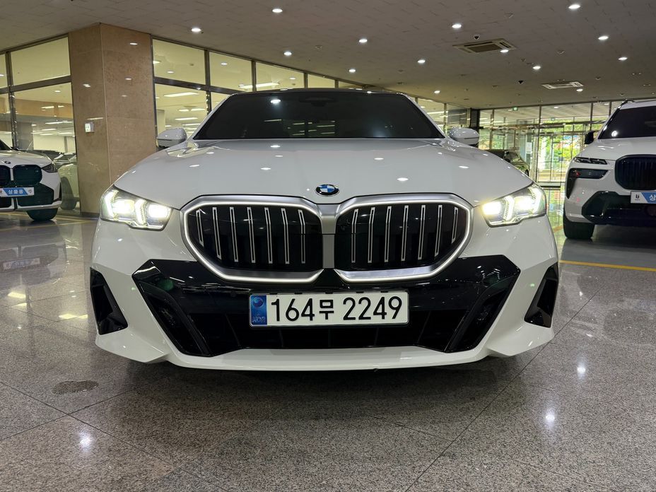 BMW 5-Series 2024