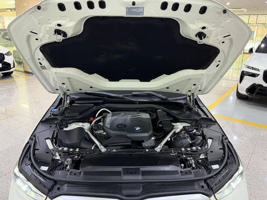 BMW 5-Series 2024