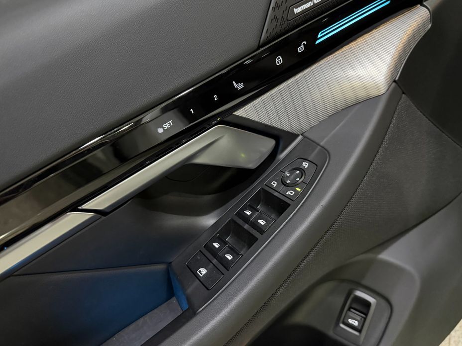 BMW 5-Series 2024