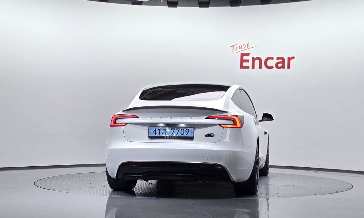 Tesla Model 3 2024