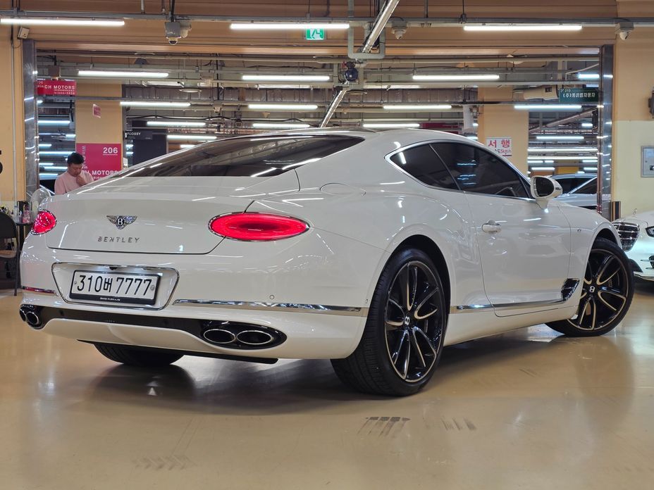 Bentley Continental 2021