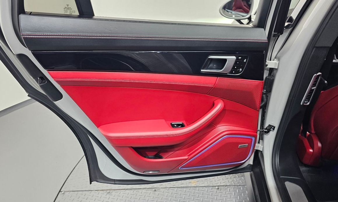 Porsche Panamera 2021