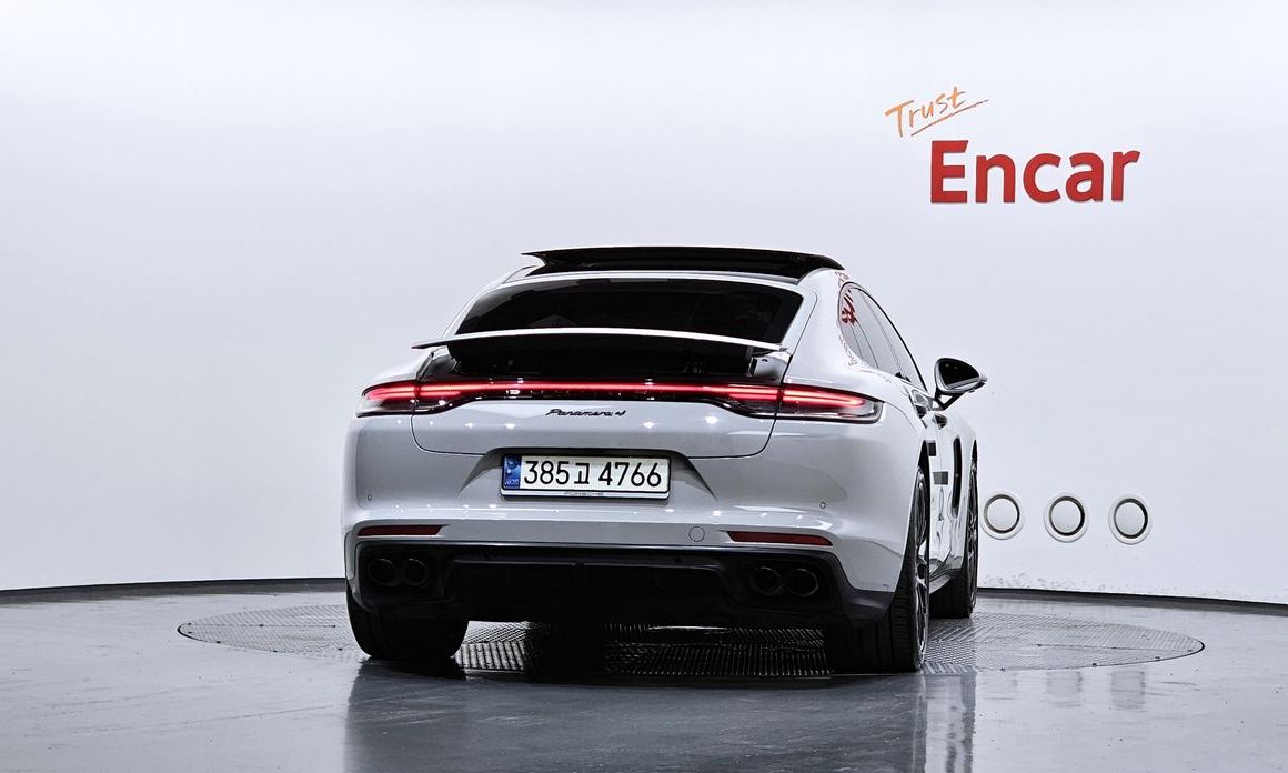 Porsche Panamera 2021