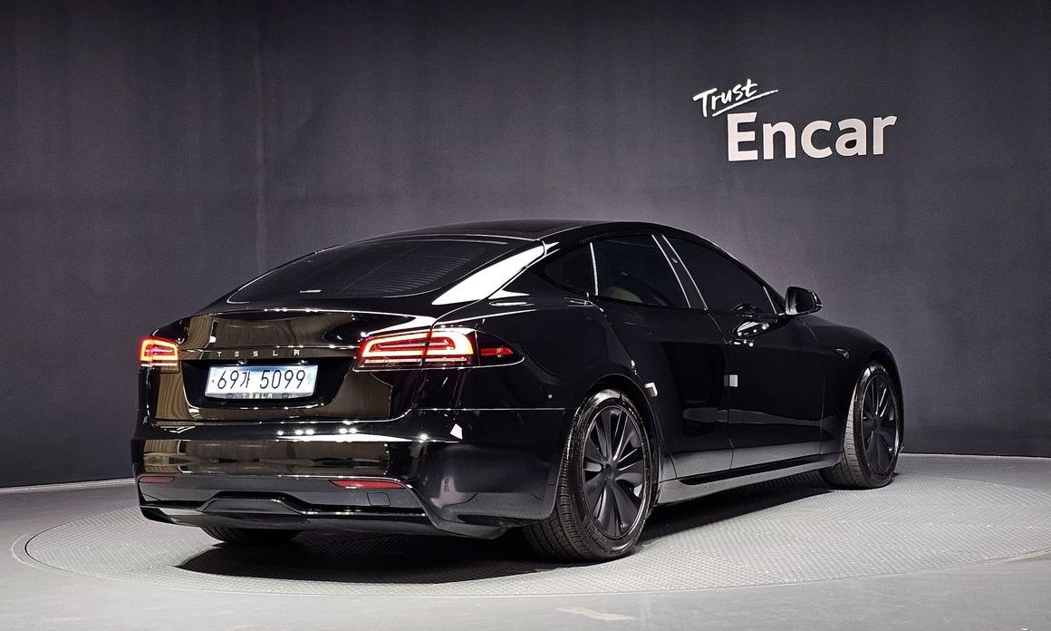 Tesla Model S 2023