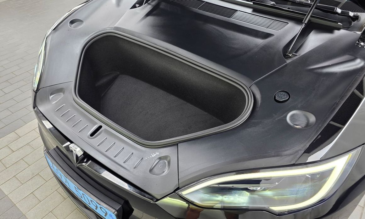 Tesla Model S 2023