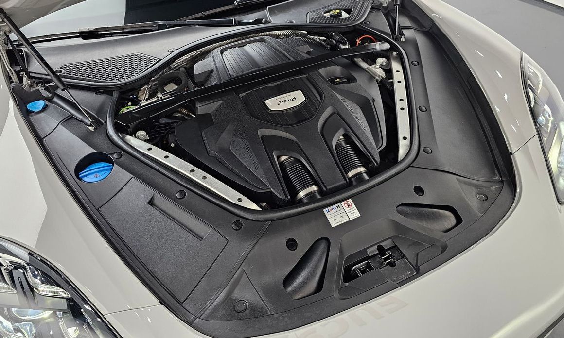 Porsche Panamera 2021