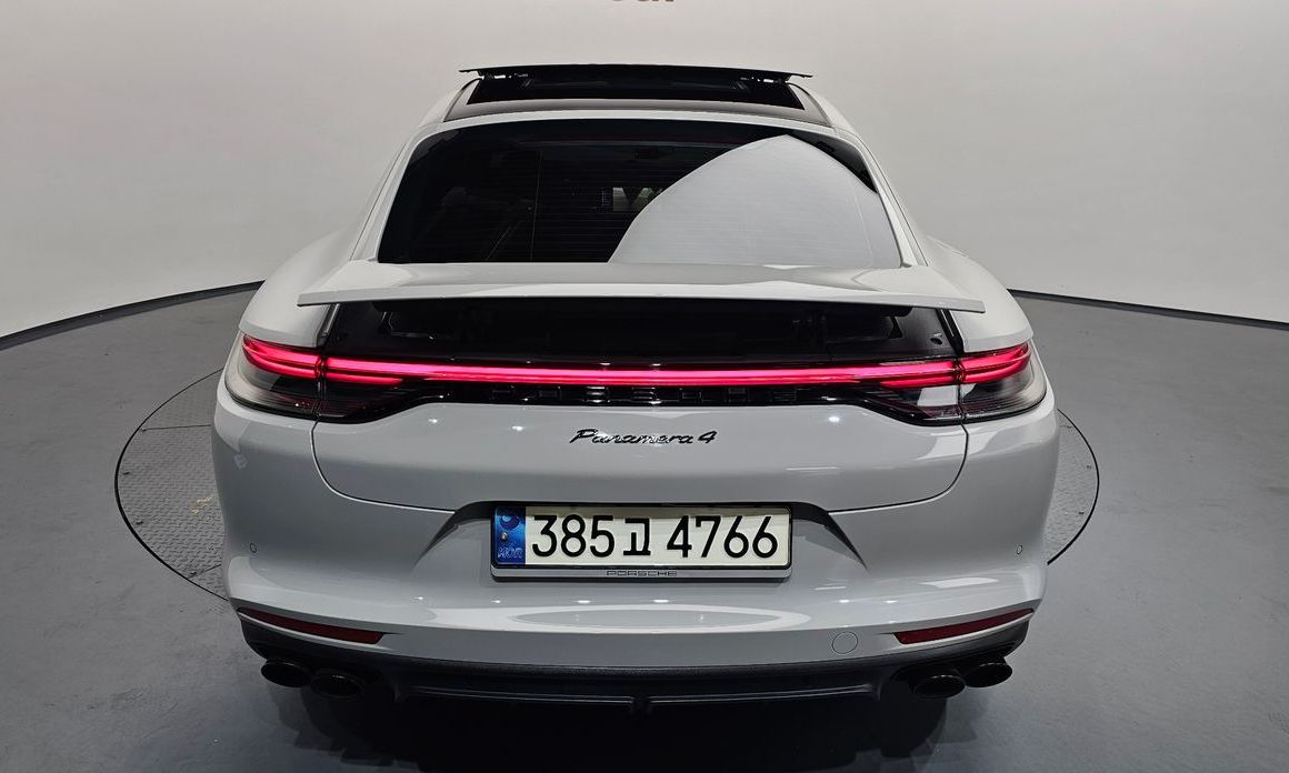 Porsche Panamera 2021