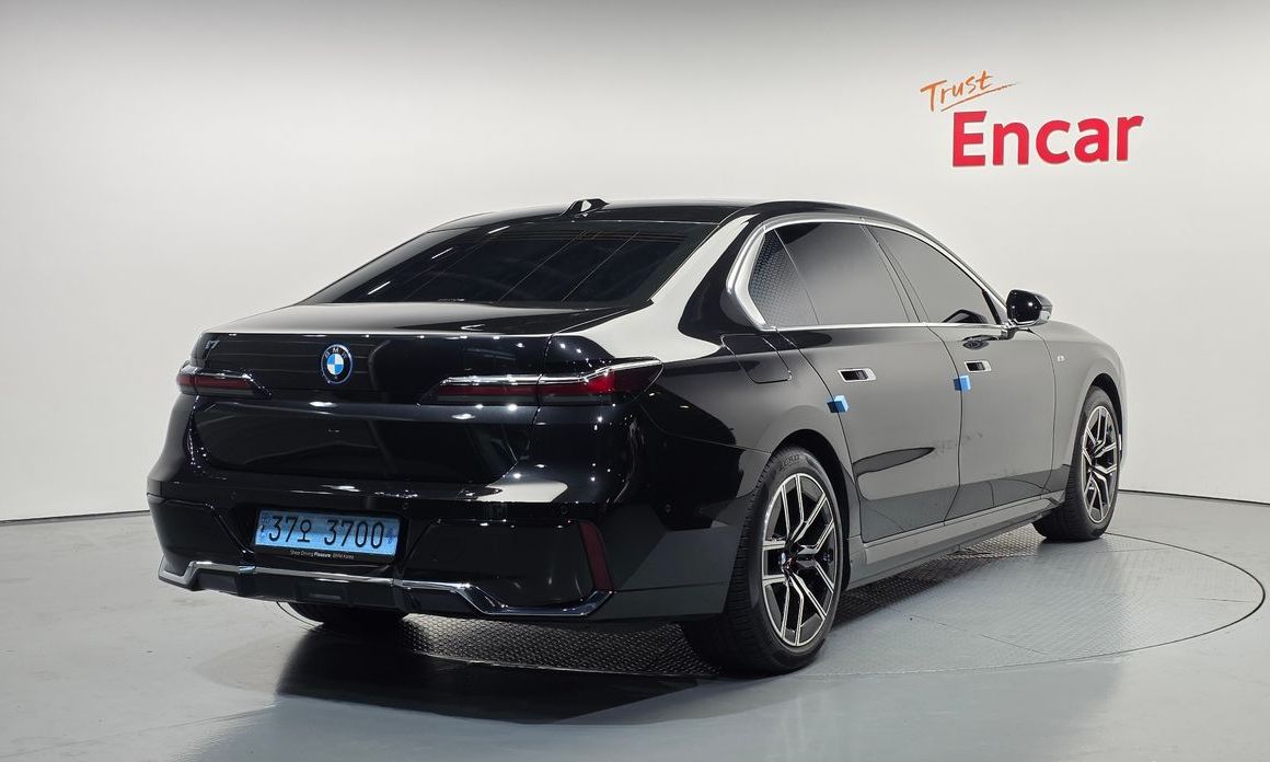 BMW i7 2024