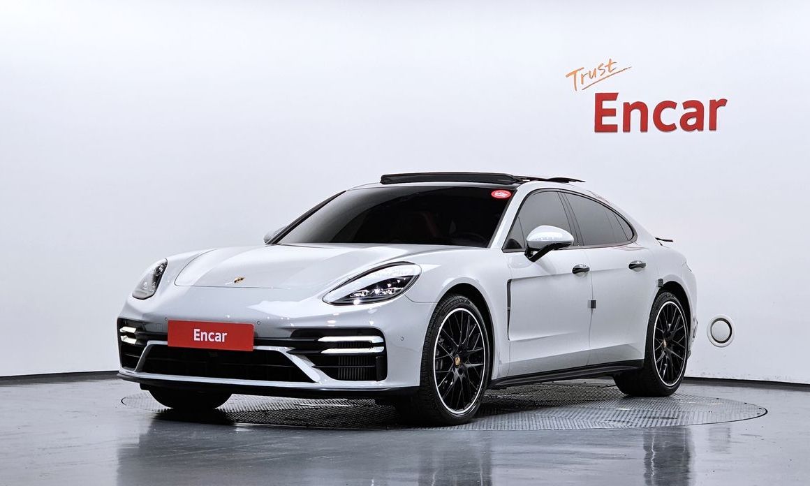 Porsche Panamera 2021