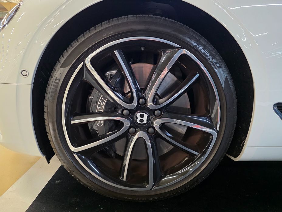 Bentley Continental 2021