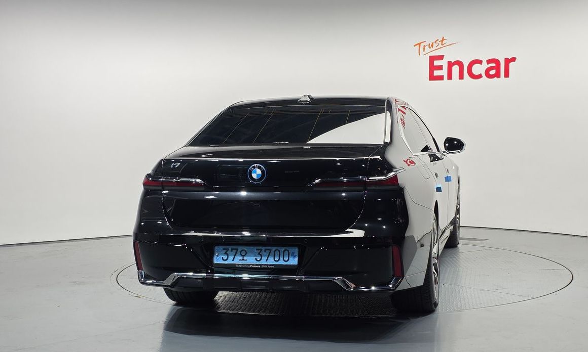 BMW i7 2024