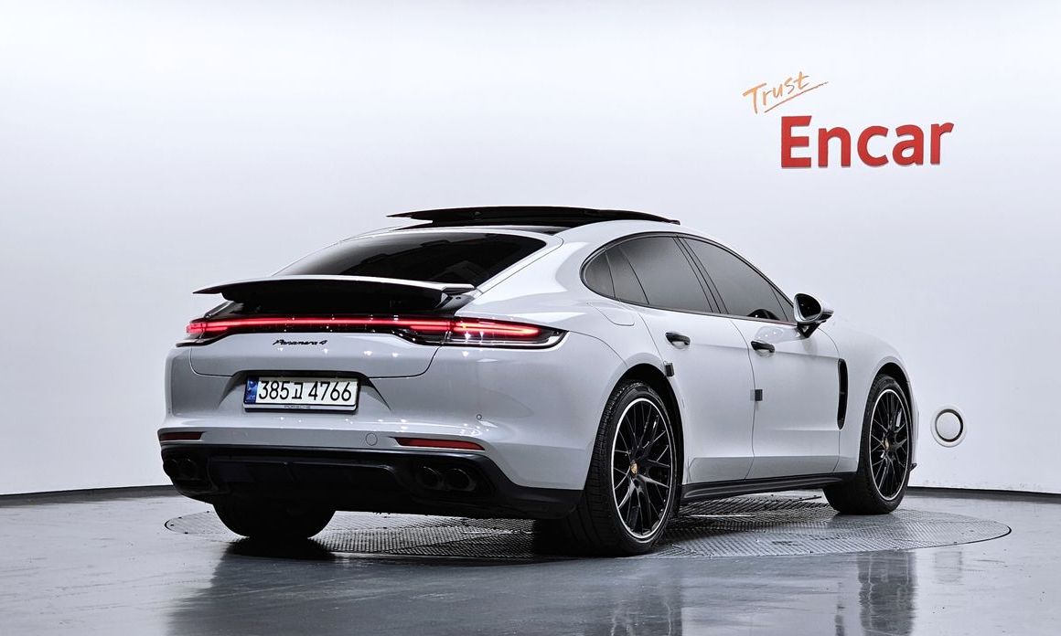 Porsche Panamera 2021