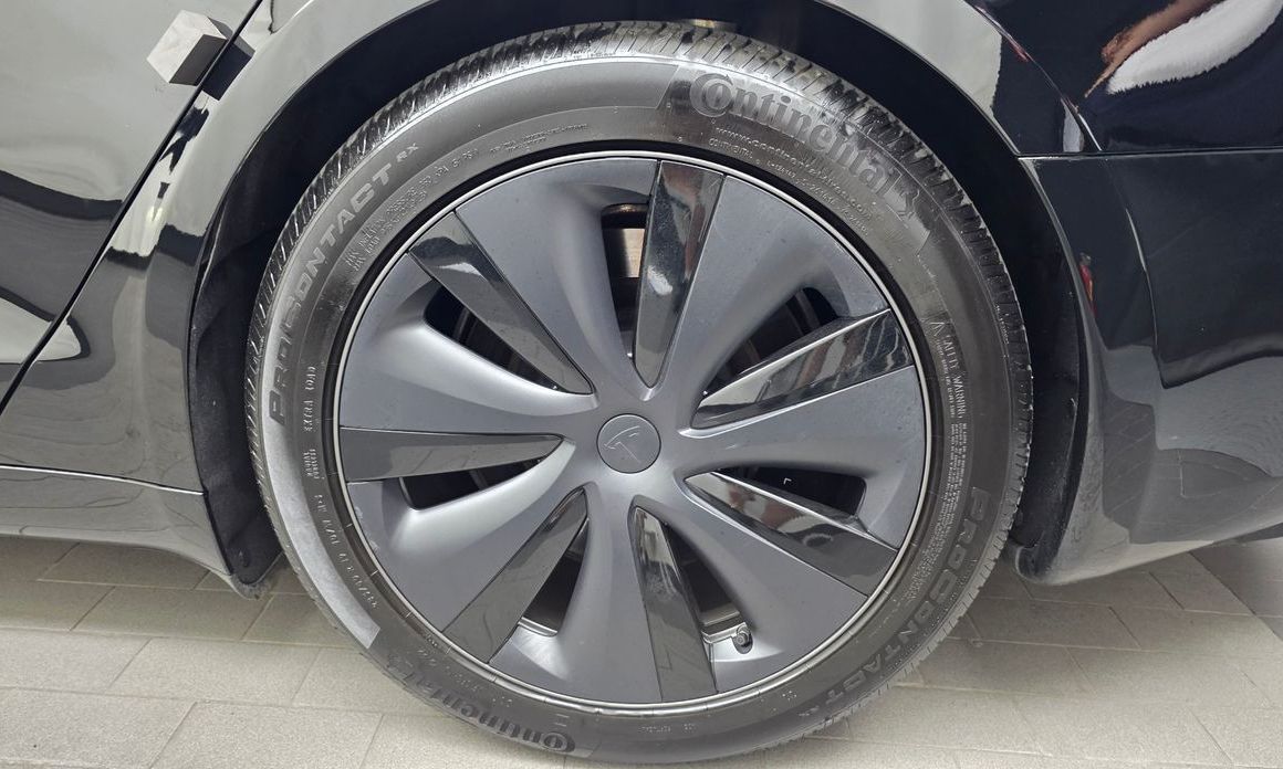 Tesla Model S 2023