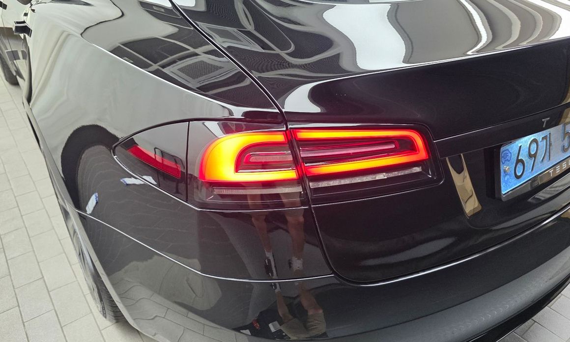 Tesla Model S 2023