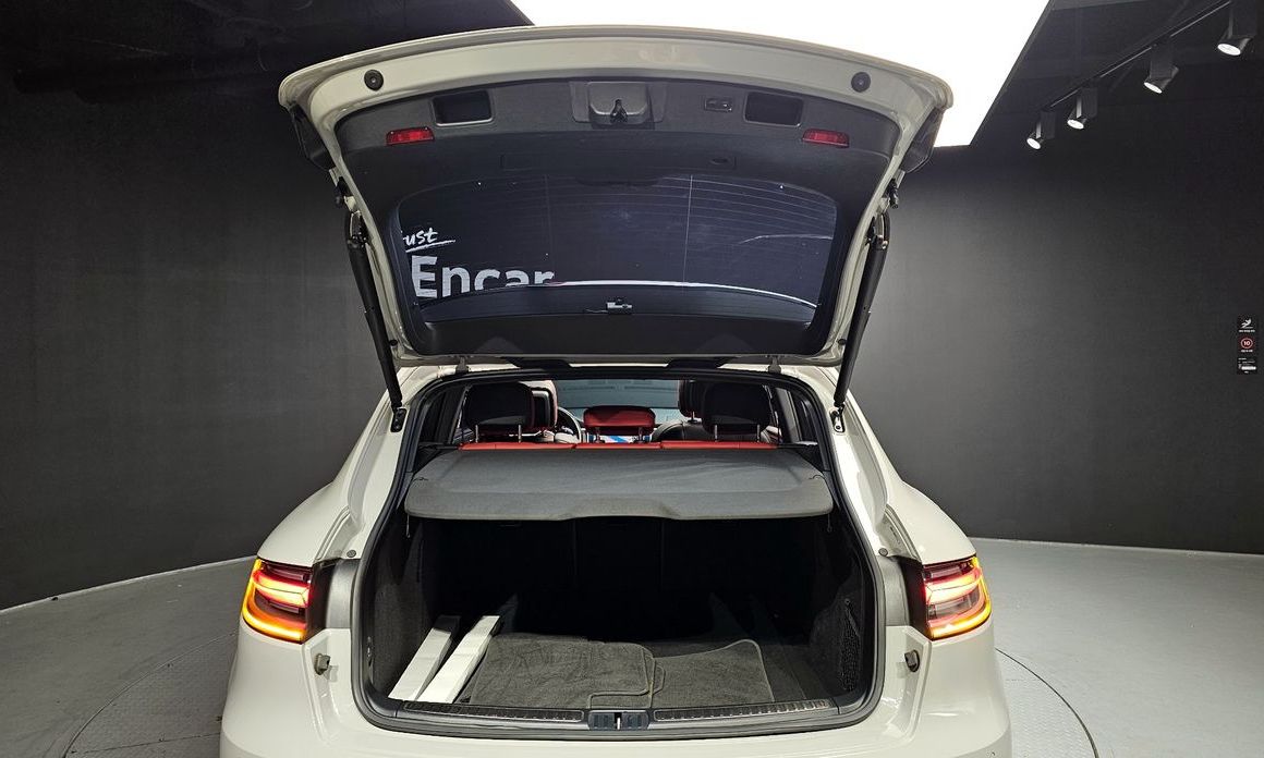 Porsche Macan 2021
