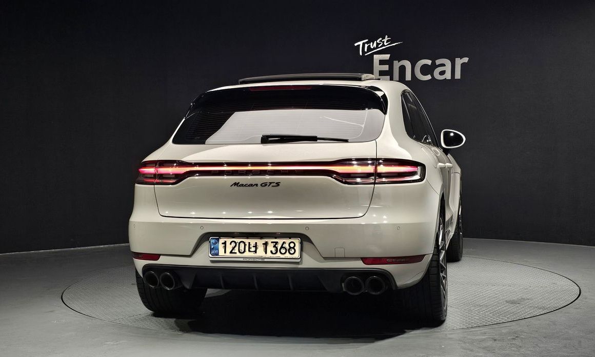 Porsche Macan 2021