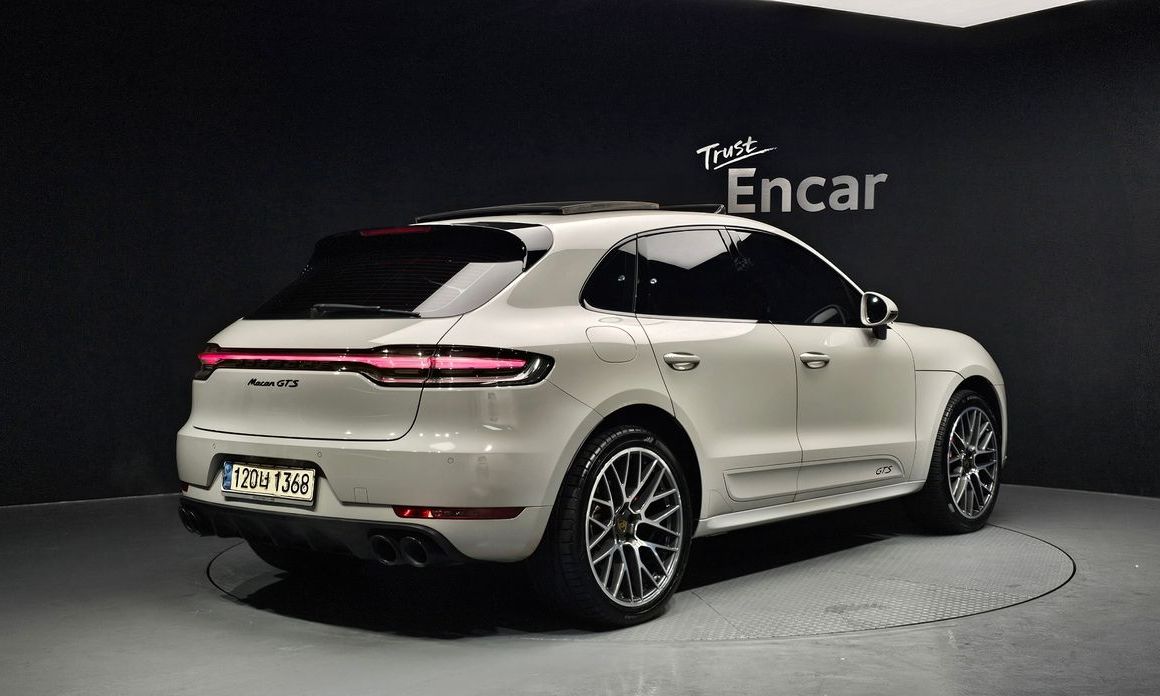 Porsche Macan 2021