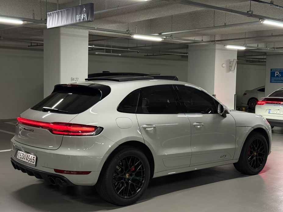 Porsche Macan 2021
