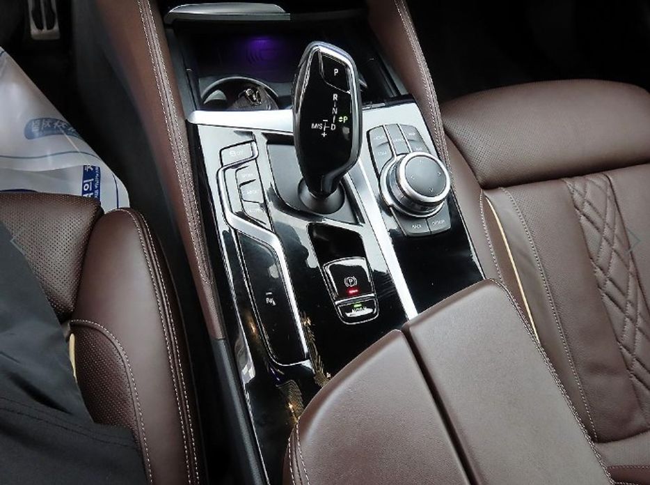 BMW 5-Series 2022