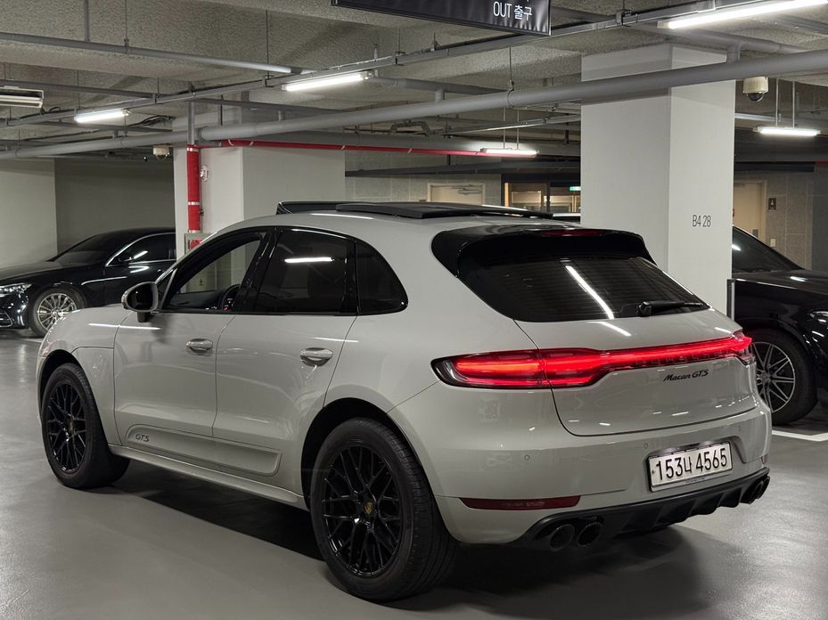 Porsche Macan 2021