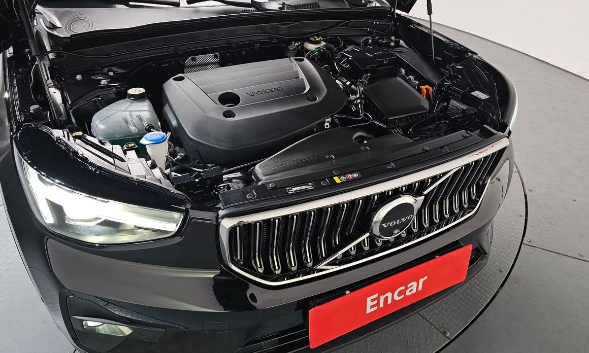 Volvo XC40 2025