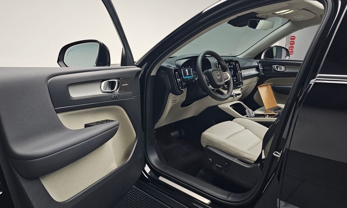 Volvo XC40 2025