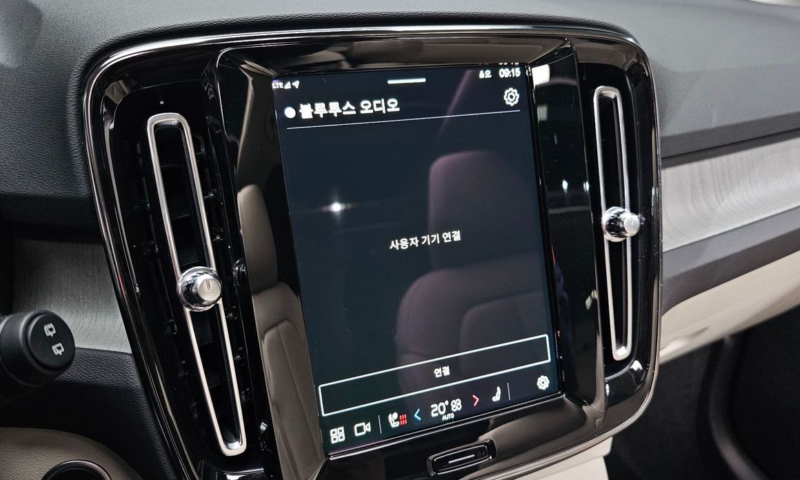 Volvo XC40 2025
