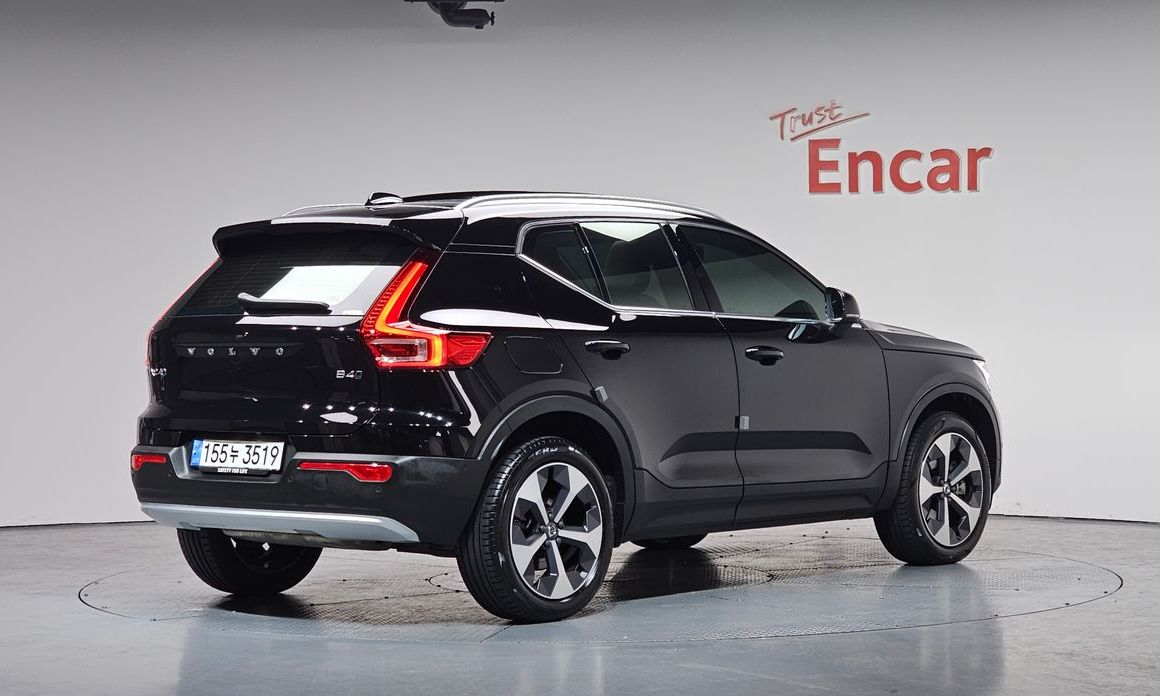 Volvo XC40 2025