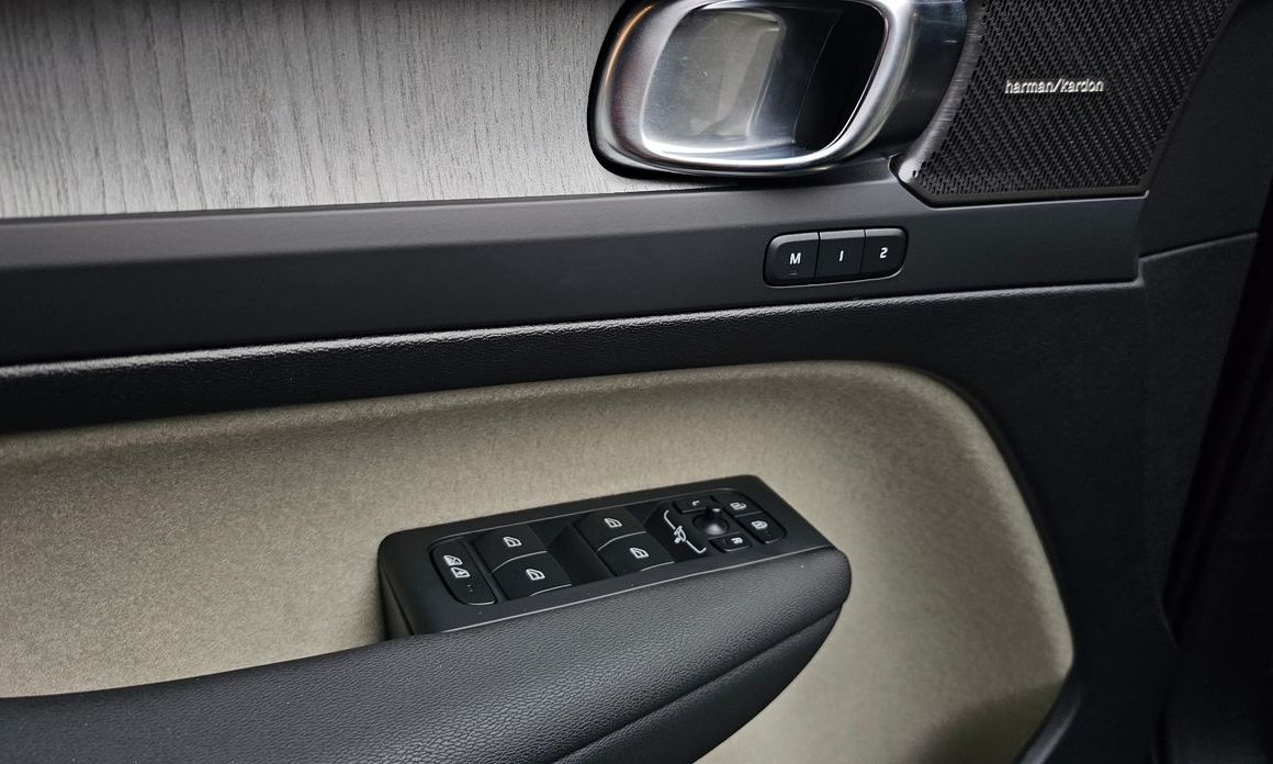 Volvo XC40 2025