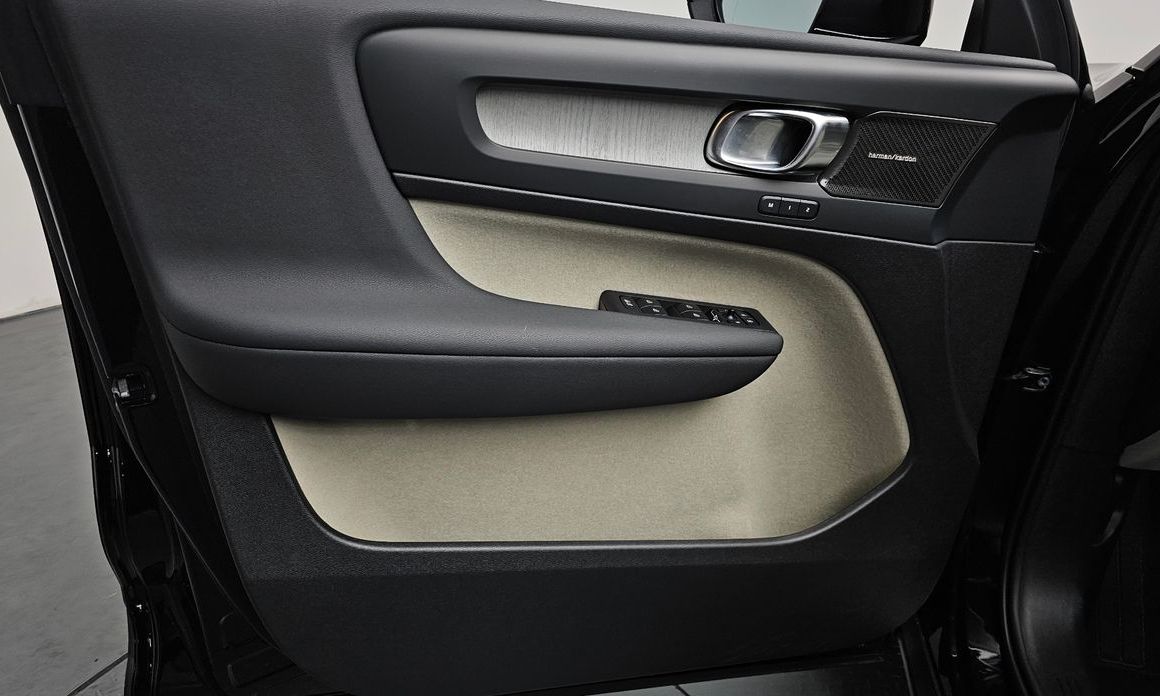 Volvo XC40 2025