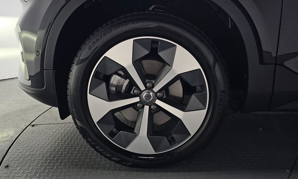 Volvo XC40 2025