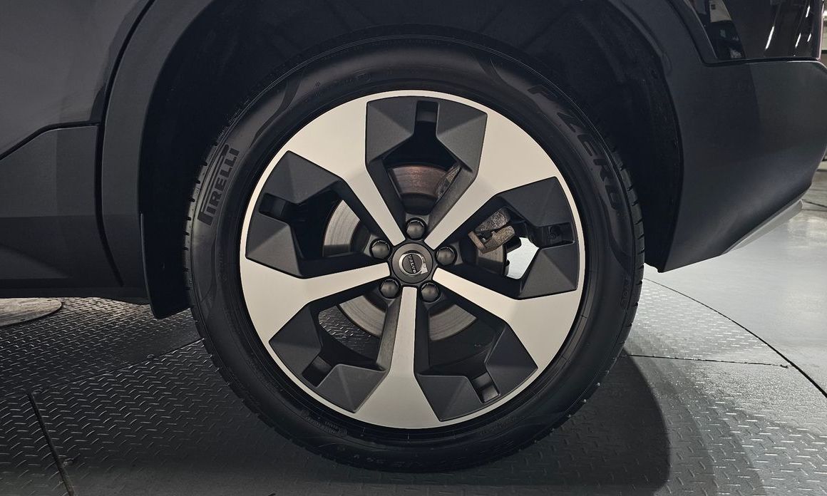 Volvo XC40 2025