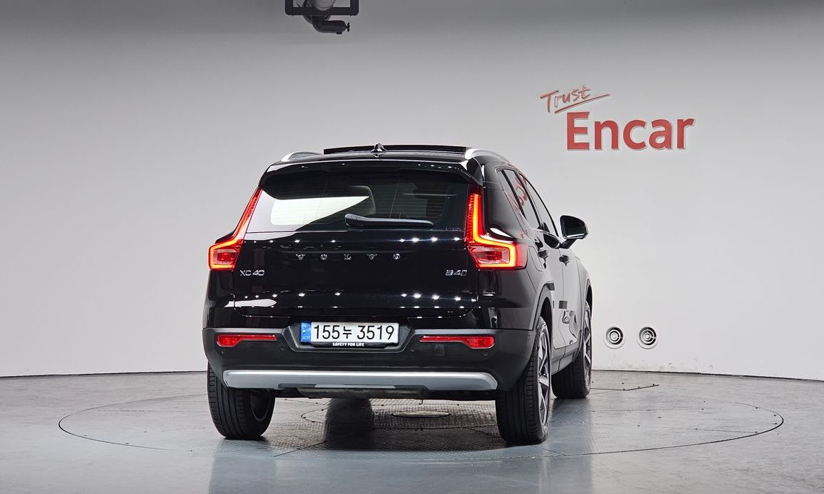 Volvo XC40 2025