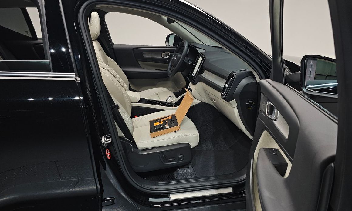 Volvo XC40 2025