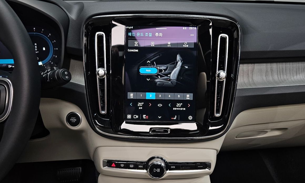 Volvo XC40 2025