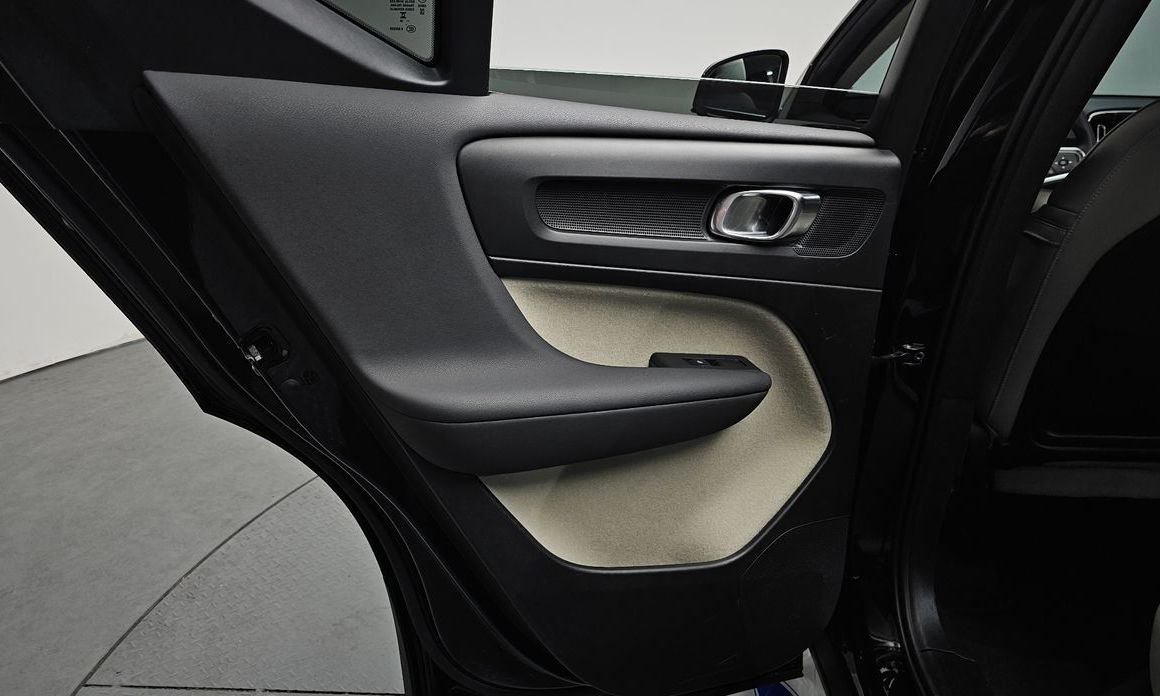 Volvo XC40 2025