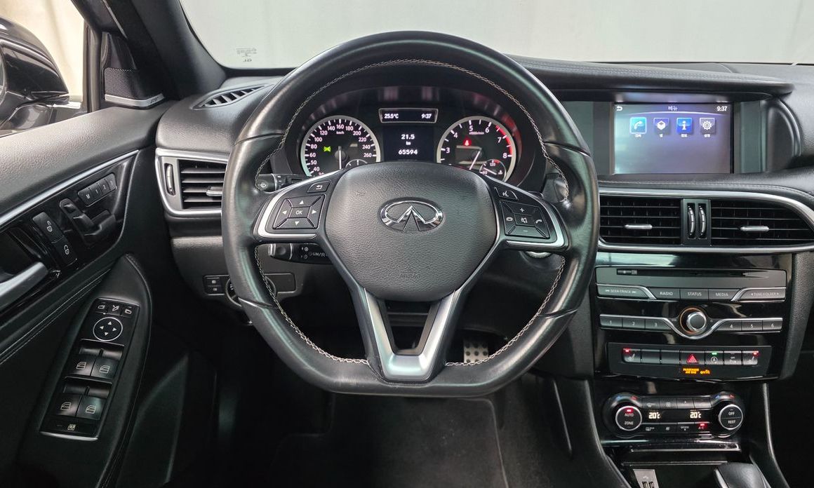 Infiniti Q30 2017