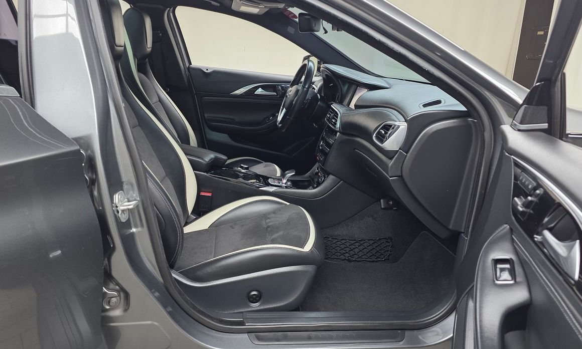 Infiniti Q30 2017