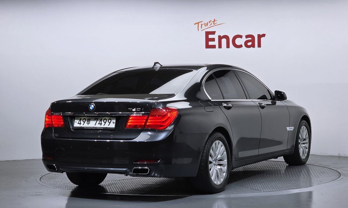 BMW 7-Series 2011