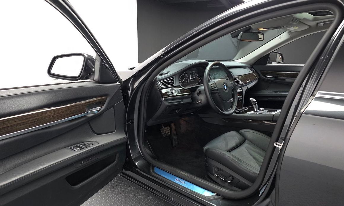 BMW 7-Series 2011
