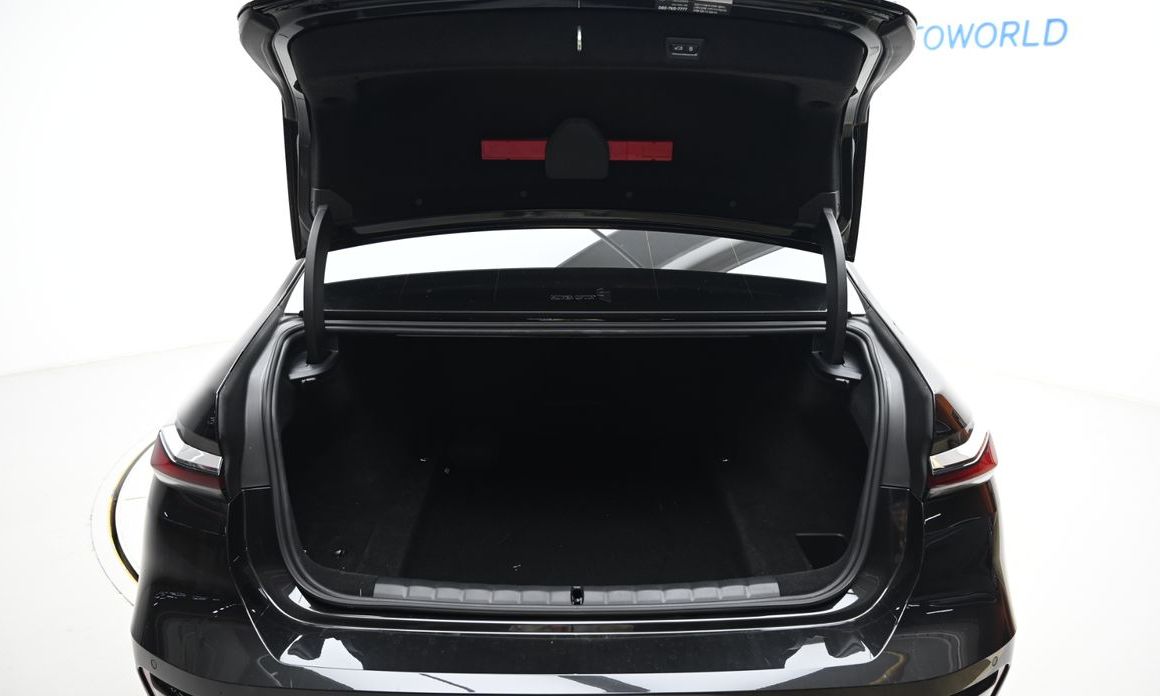 BMW 7-Series 2025